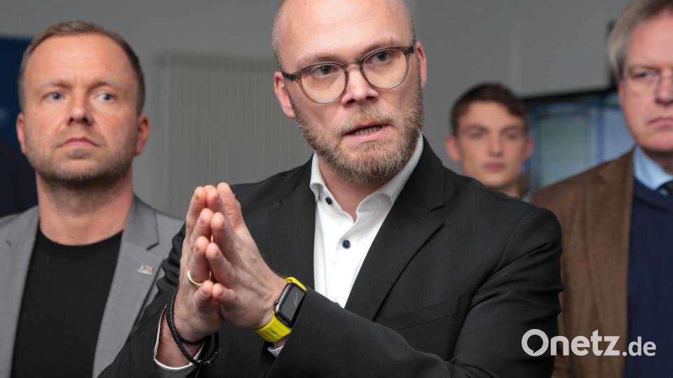 Die Delegation um Bayerns Digitalminister Fabian Mehring war die erste politische Besuchergruppe in der 28-jährigen Firmengeschichte. Bild: Wolfgang Steinbacher