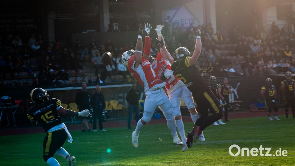 Als wäre die 19:42-Heimniederlage gegen die Augsburg Centurions nicht schon ernüchternd genug gewesen: Die American Footballer der Amberg Mad Bulldogs erlebten einen Saisonstart zum Vergessen. Bild: Alexander Unger