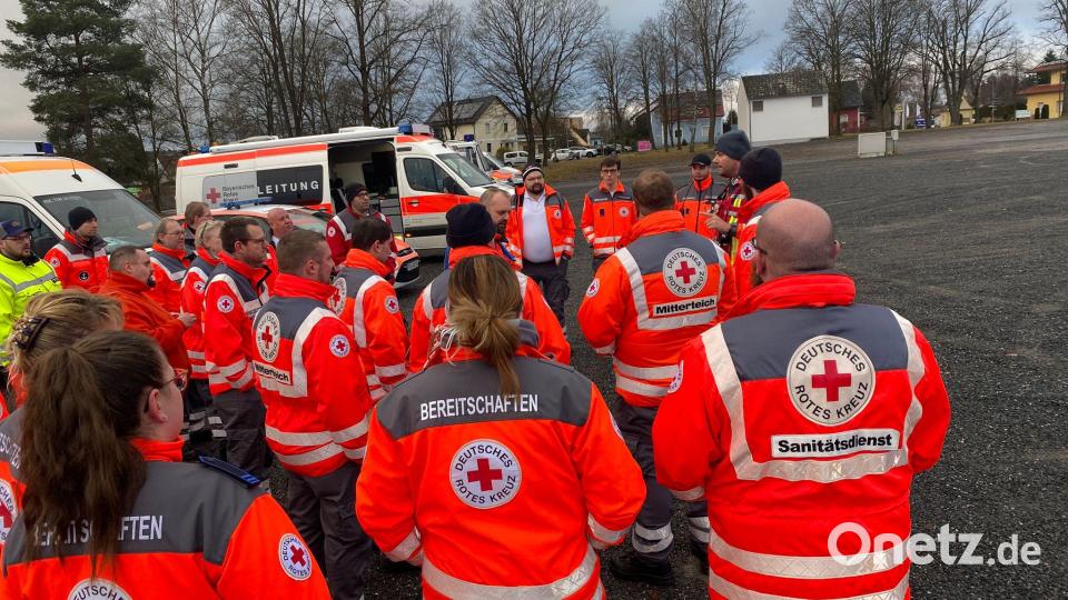 Besprechung mit den Teilnehmern am Festplatz in Tirschenreuth. Bild: BRK-Kreisverband Tirschenreuth/exb