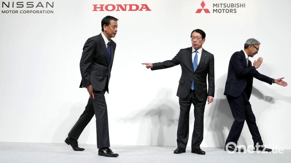 Nissan und Honda führen Fusionsgespräche und wollen Mitsubishi Motors daran beteiligen. Bild: Eugene Hoshiko/AP/dpa
