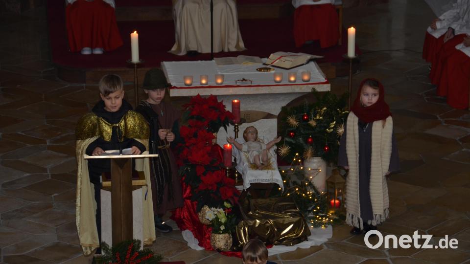 Vom Kind in der Krippe geht ein unbeschreiblicher Zauber aus. Bild: dob