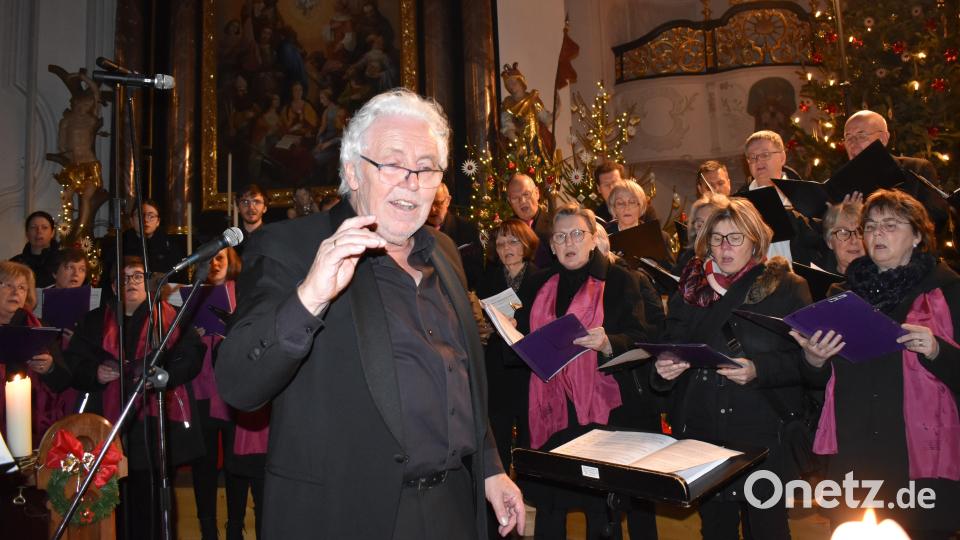 Richard Waldmann forderte auch das Publikum auf, mit zu singen. Bild: rgr