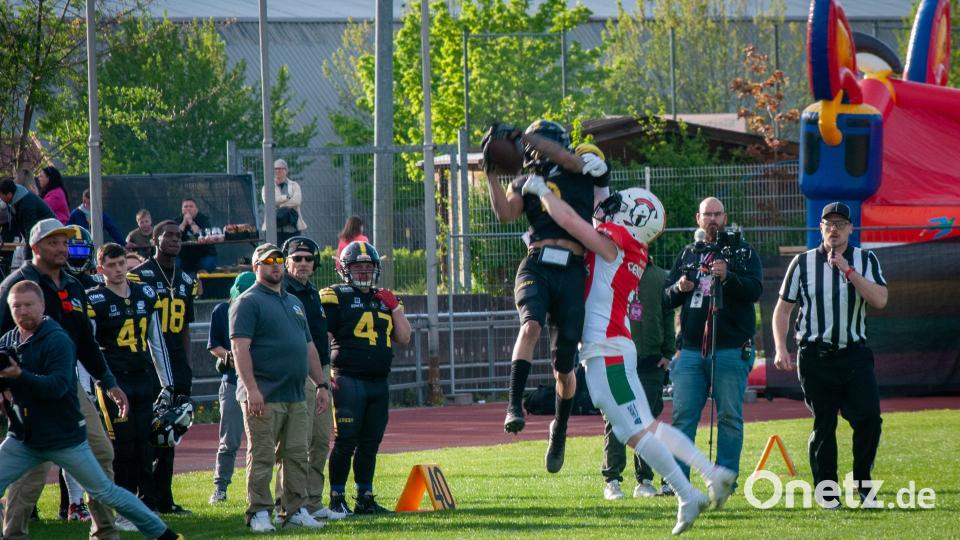 Als wäre die 19:42-Heimniederlage gegen die Augsburg Centurions nicht schon ernüchternd genug gewesen: Die American Footballer der Amberg Mad Bulldogs erlebten einen Saisonstart zum Vergessen. Bild: Alexander Unger