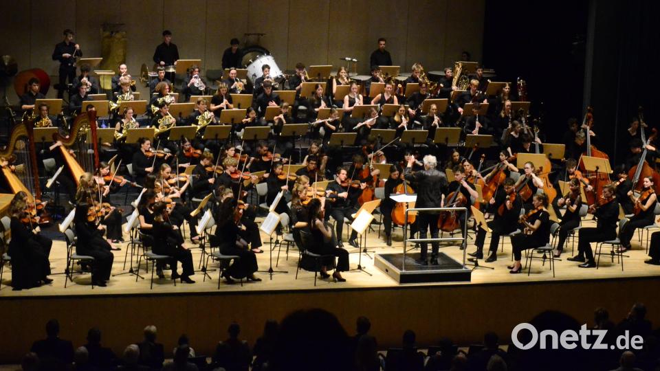 Das Bayerische Landesjugendorchester begeisterte beim Konzert in der Weidener Max-Reger-Halle. Bild: Kunz