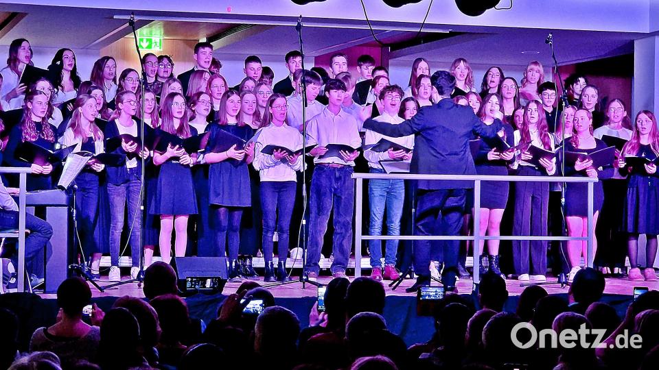 45 Sängerinnen und Sänger brillierten mit ihren Stimmen im großen Chor. Bild: R. Kreuzer