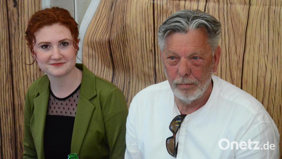 Platzmeister Peter Rackl und seine Mitarbeiterin Laura Aichholzer. Bild: Kunz