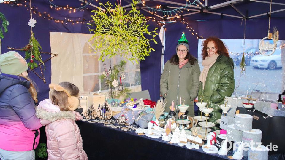 Hobbykunst und eigene Kreationen sind bei der Dorfweihnacht in Etzenricht zu sehen. Bild: war