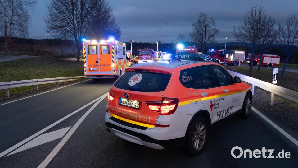 Am Donnerstagmorgen kam es bei Burggrub zu einem Verkehrsunfall. Bild: Roland Wellenhoefer