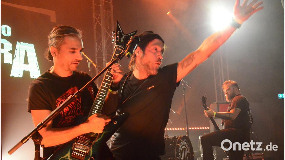 Metal-Fans aus der ganzen Oberpfalz kommen bei &quot;Clones of Rock&quot; im Salute in Weiden auf ihre Kosten. Bild: Kunz