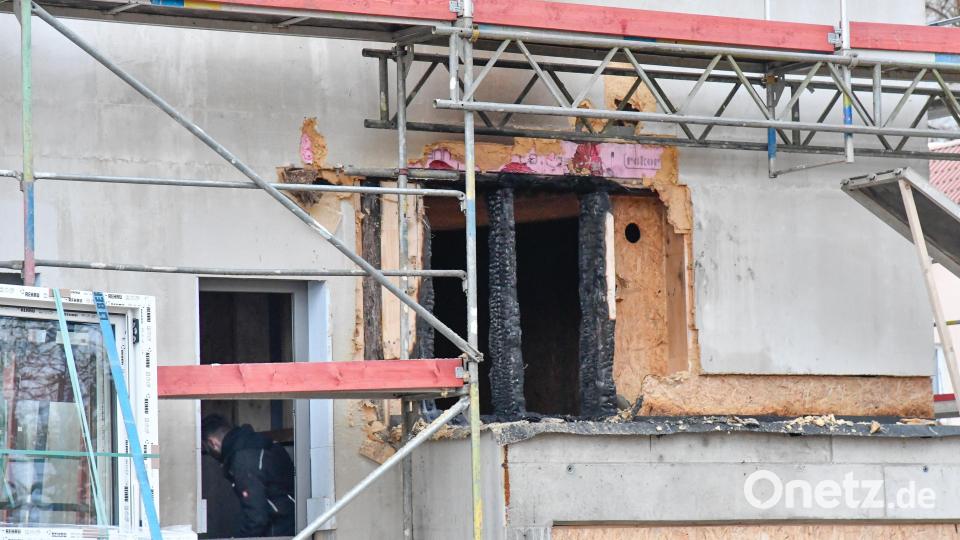 Am frühen Donnerstagmorgen musste die Kümmersbrucker Feuerwehr einen Brand in einem Rohbau löschen. Der dabei entstandene Schaden liegt knapp im sechsstelligen Bereich. Bild: Petra Hartl