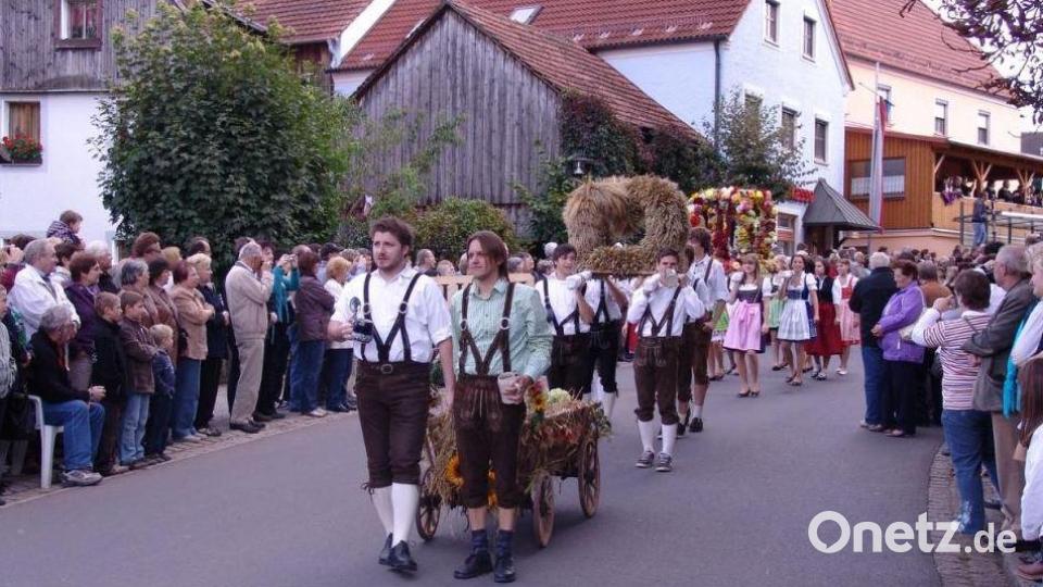 Getreide- und Blumenkrone durften nicht fehlen. Archivbild: stg
