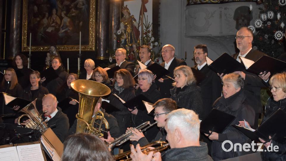 Die Chorgemeinschaft &quot;St. Georg&quot; in der Pressather Georgskirche Bild: rgr