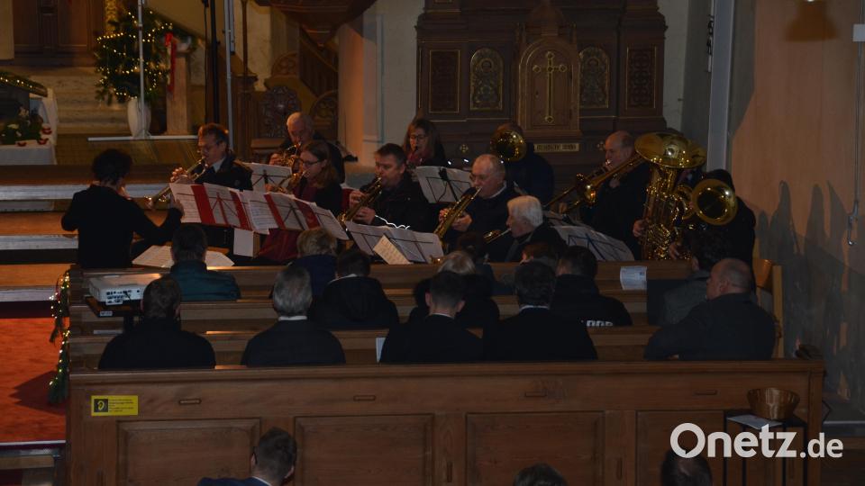 Der Vohenstraußer Posaunenchor feierte gleichzeitig 65-jähriges Bestehen. Die Bläser begeisterten unter anderem mit dem Hit &quot;Rise and Shine&quot;. Bild: dob