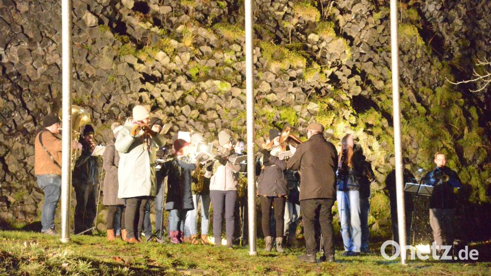 Bei der Bergweihnacht ist die Jugenblaskapelle Parkstein nicht mehr wegzudenken. Bild: bey