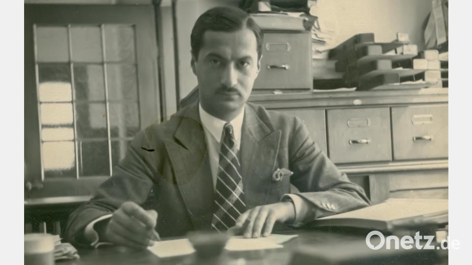 Robert Kupfer sitzt in einem Büro – das Bild wurde circa 1930 aufgenommen. Bild: Familienarchiv Kupfer