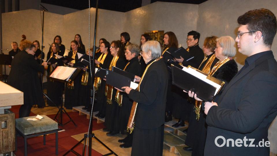 Das 18-köpfige Ensemble Kreuzer erhielt männliche Verstärkung durch Constantin Brandscherdt (rechts). Bild: jr