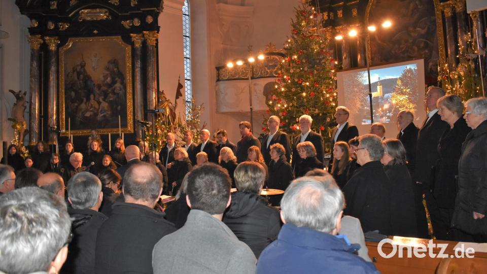 Benefiz-Weihnachtskonzert mit der Chorgemeinschaft St. Georg in der Pressather Pfarrkirche. Bild: rgr