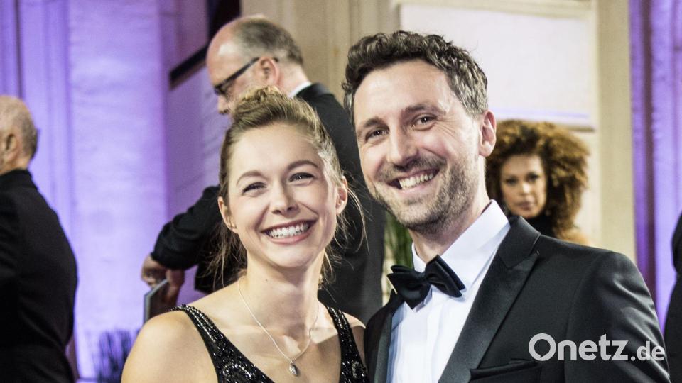 Gina Lückenkemper ärgert sich beim "Mensch ärgere dich nicht"-Spielen. Bild: Andreas Arnold/dpa