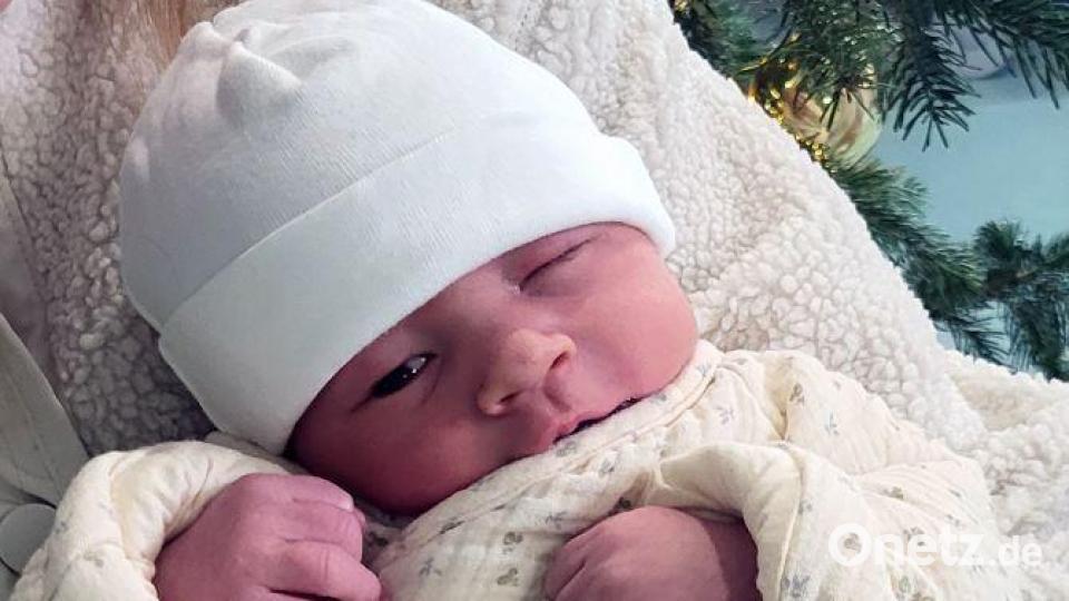 Max hat künftig immer an Heiligabend Geburtstag. Er kam am 24. Dezember 2024 um 6.39 Uhr im Klinikum St. Marien Amberg auf die Welt. Bild: Verena Uschold