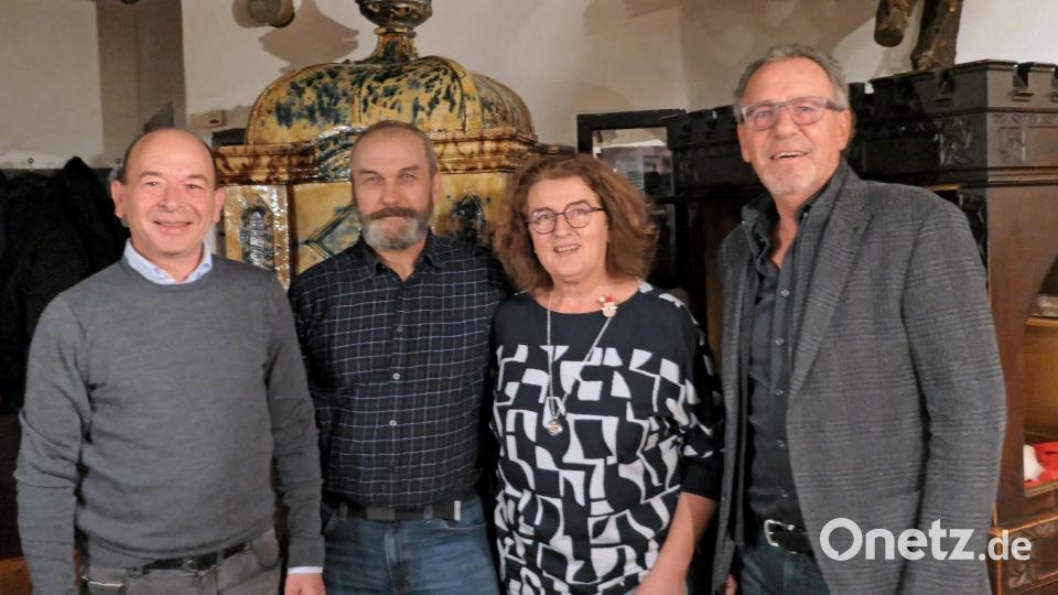 Ehrungen für langjährige Betriebszugehörigkeit gab es bei Mühlmeier Technics. Im Bild (von links) Thorsten Böhm, Max Ulrich, Claudia Wolf und Geschäftsführer René Mühlmeier. Bild: Mühlmeier Technics/exb