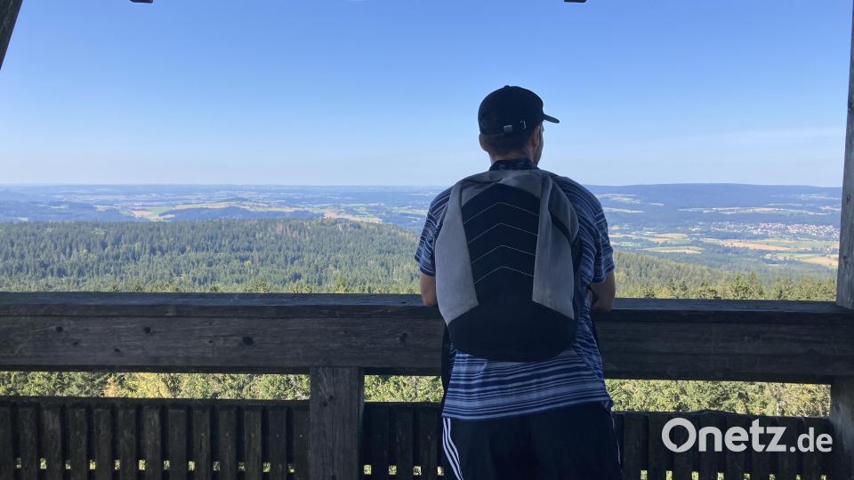 Auf dem Oberpfalzturm werden Wanderer bei gutem Wetter mit einem weiten Rundblick belohnt. Bild: Stefanie Swann