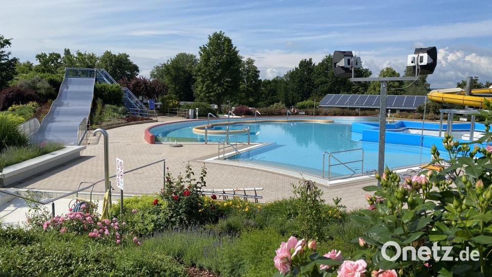 Das Erlebnisbad Schwandorf wurde in den letzten Wochen herausgeputzt, damit es für den Saisonstart im Mai bereit ist. Bild: Pressestelle Stadt Schwandorf/exb