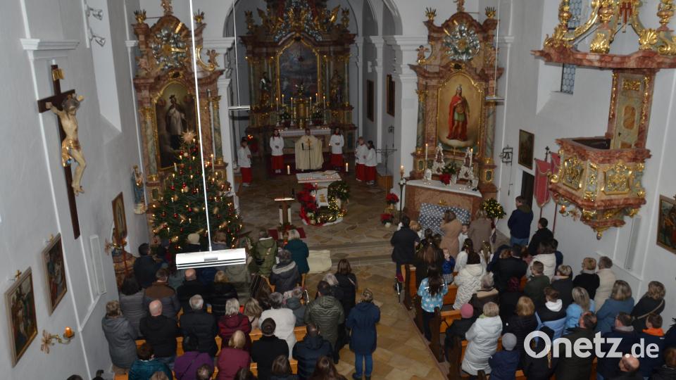 Weihnachten ist voller Sehnsucht. Die Christmetten in der Region sind gut gefüllt, wie hier in der Pfarrkirche in Böhmischbruck. Bild: dob