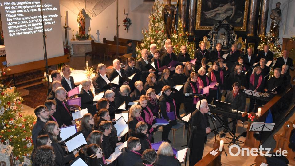 Benefiz-Weihnachtskonzert mit der Chorgemeinschaft St. Georg in der Pressather Pfarrkirche. Bild: rgr