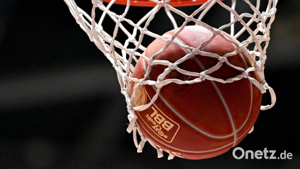 Der neue Basketball-Bundestrainer Álex Mumbrú nominiert für die EM-Qualifikationsspiele auch den Neustädter Kay Bruhnke. Symbolbild: Hendrik Schmidt