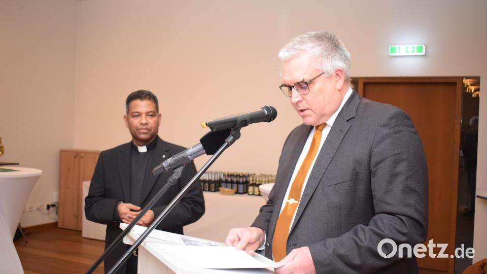 Bürgermeister Richard Tischler stellt die herausfordernde Situation in der Gesellschaft in den Mittelpunkt seiner Neujahrsansprache. Bild: bnr