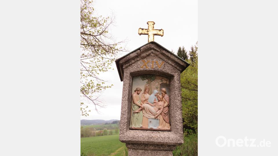 Auch die Kreuzweg-Tafeln haben eine lange Tradition. Bild: ubb