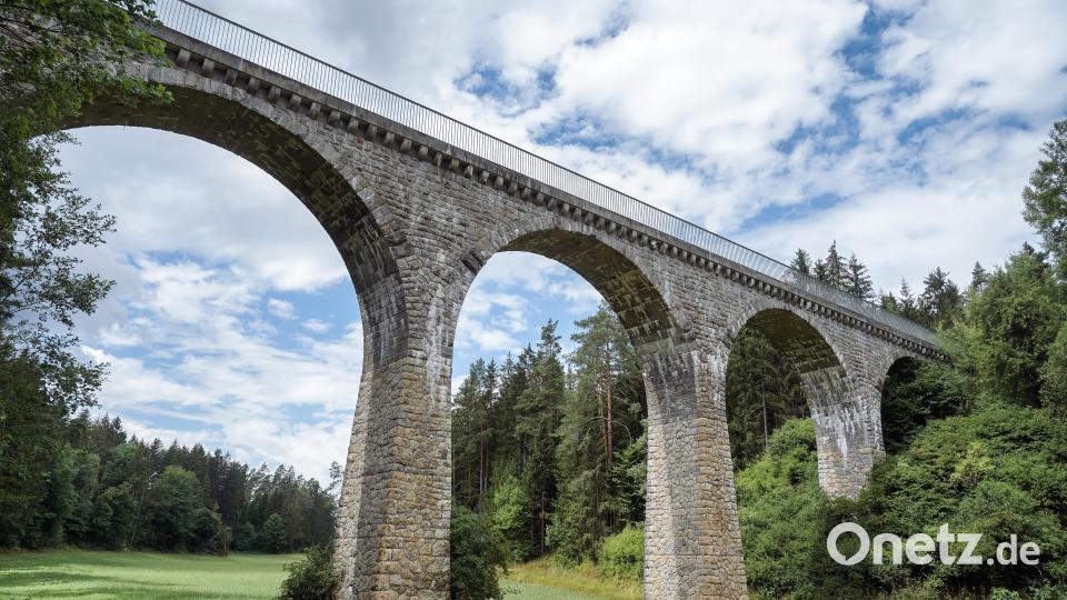 Nein, nicht Schottland. Diese Brücke kannst du in Ursensollen sehen. Bild: Franz Huettner