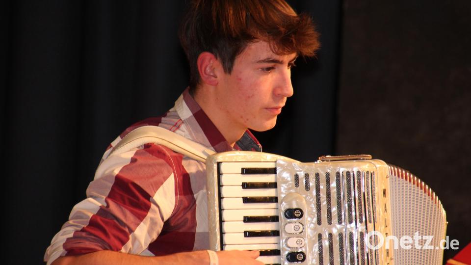 Simeon Franz mit seinem Akkordeon. Bild: kro