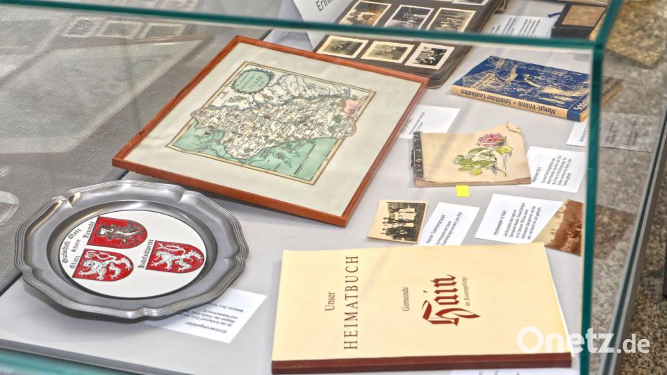 In der neuen Sonderausstellung im Museum Erbendorf vermitteln Hintergrundtexte und Ausschnitte aus Zeitzeugenberichten die nötigen Informationen zum Thema; Bildmaterial, Dokumente und persönliche Erinnerungsstücke illustrieren die Geschichte und Geschichten anschaulich. Bild: Jochen Neumann/exb