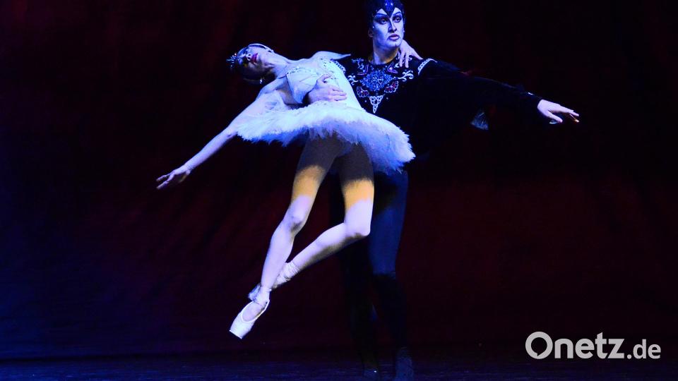 Zauberer Baron von Rothbart und Odette. Bild: Kunz