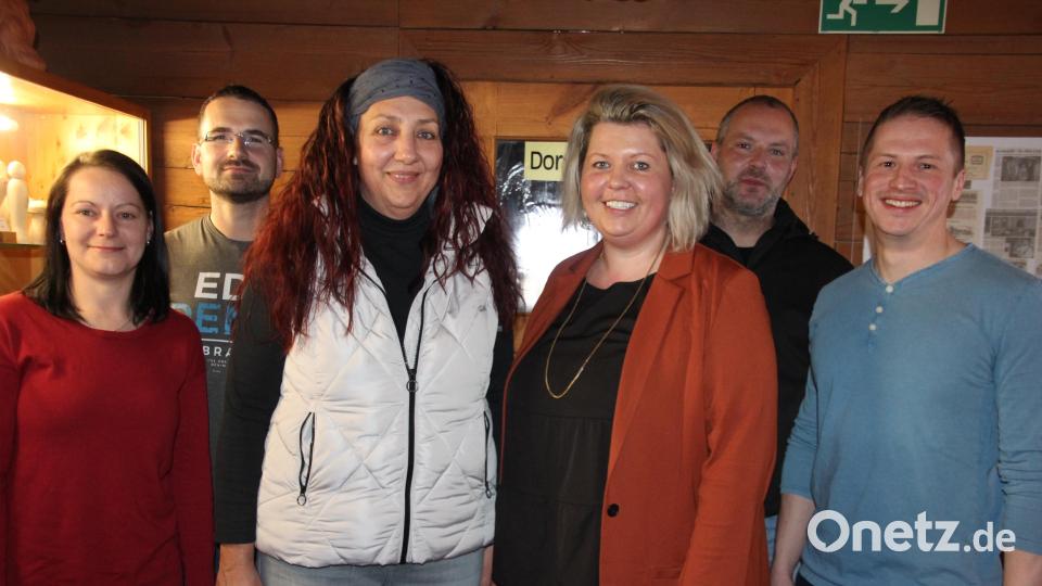 Die Führungsriege des Kreistierschutzvereins Tirschenreuth: (von links) Jana und Thorsten Brunhofer, Daniela Riedl, Petra Schödlbauer, Matthias Maier und Matthias Schmidt. Bild: kro