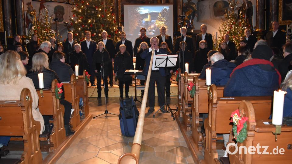 Benefiz-Weihnachtskonzert mit der Chorgemeinschaft St. Georg in der Pressather Pfarrkirche. Bild: rgr