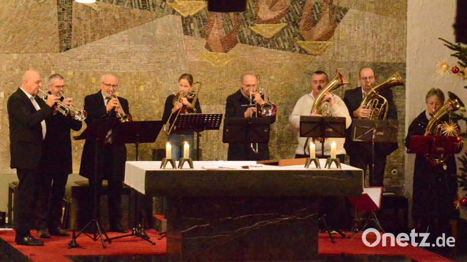 Die Bläsergruppe eröffnete mit ihrem &quot;Adventsruf&quot; das Adventskonzert in der Pfarrkirche Maria Königin. Bild: bey