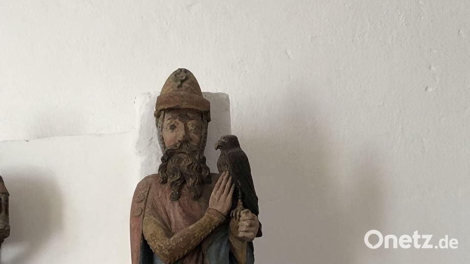 Berengar I. von Sulzbach mit Jagdfalke und Wappen ist in der Klosterkirche St. Petrus in Kastl zu entdecken. Bild: Andreas Royer