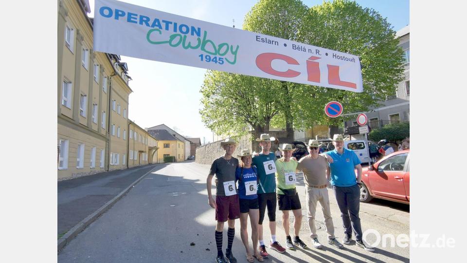 Das Eslarner Team mit Läufern Herbert Biermeier, Maria Nachtmann, Andre Biermeier, Karl Schmid und den Organisatoren Josef Rauch und Daniel Biermeier. . Bild: gz