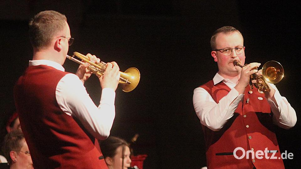 Für die Brüder Andre (rechts) und Dominik Pflaum ist die Trompete die Königin der Blasinstrumente. Bild: Hirsch