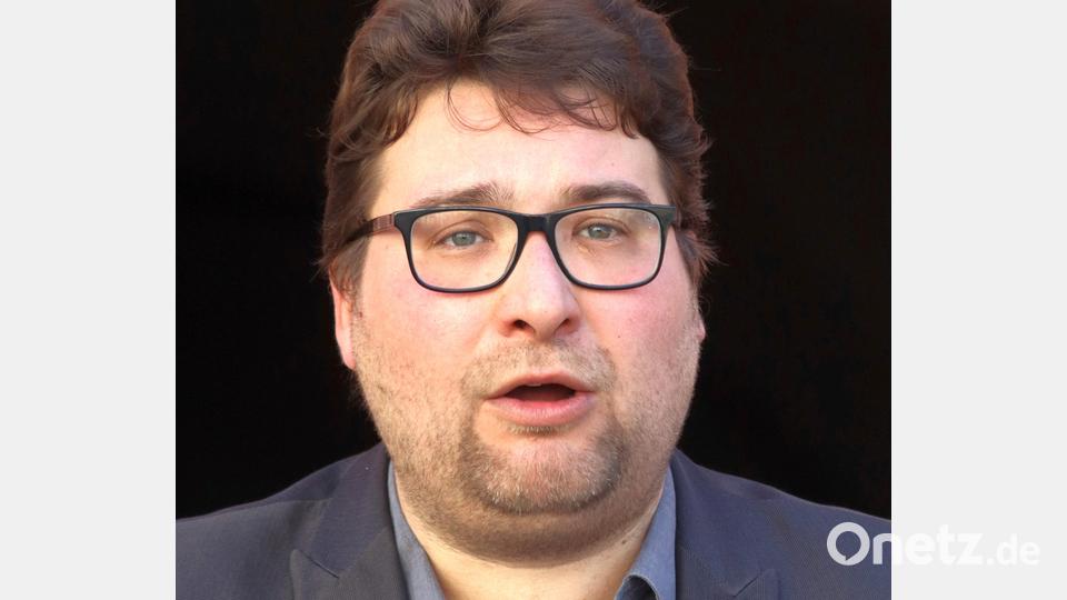 Zitat: 
„Was an Geld in Rüstung und Militär fließt, fehlt für Pflege, Bildung, Soziales und Kultur.
Stefan Dietl, Vorsitzender des ver.di-Bezirks Oberpfalz und Publizist Bild: mfh