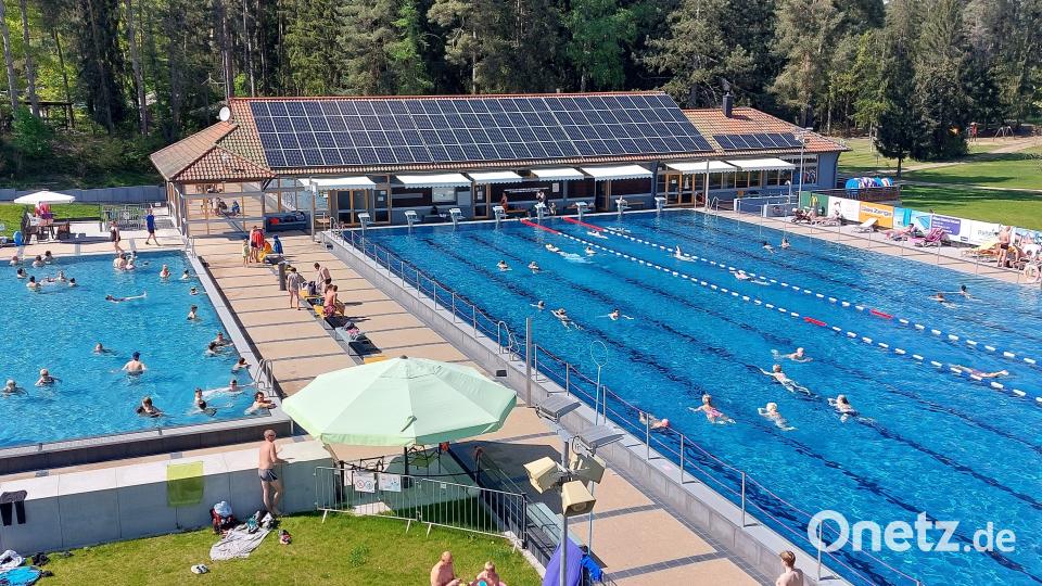 Das Schätzlerbad öffnete am Maifeiertag für Mitglieder. Bild: Kunz