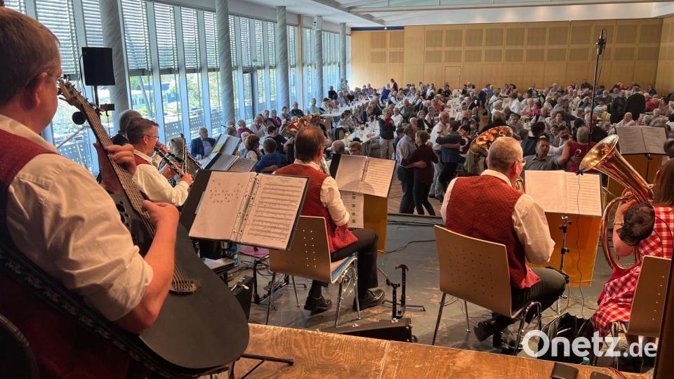 Die böhmischen Melodien und Evergreens der &quot;Störnsteiner Blasmusik&quot; kamen beim Benefizkonzert zugunsten des Vereins VKKK Ostbayern bestens an. Bild: Martin Kraus