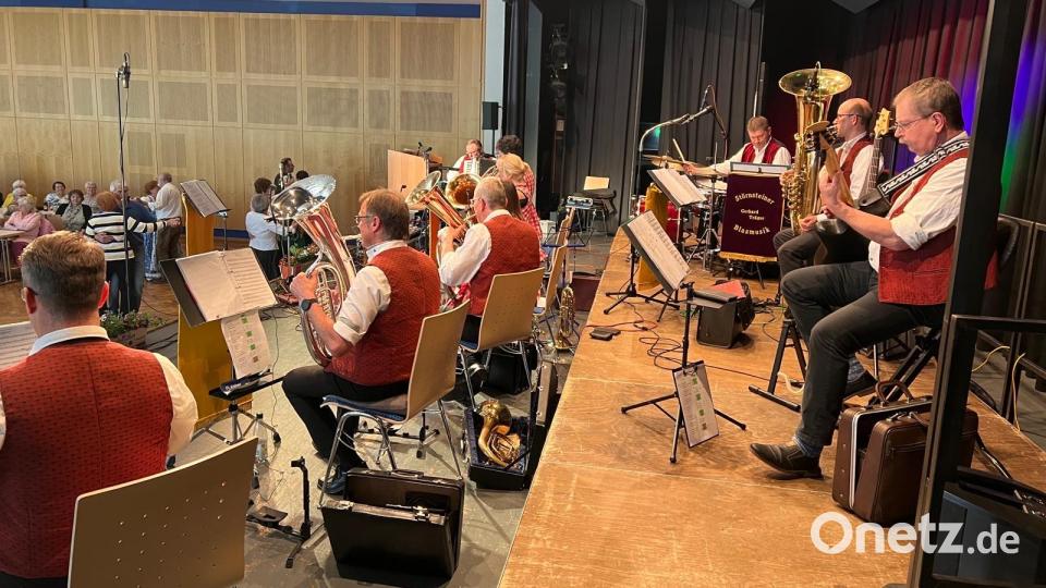 Die böhmischen Melodien und Evergreens der &quot;Störnsteiner Blasmusik&quot; kamen beim Benefizkonzert zugunsten des Vereins VKKK Ostbayern bestens an. Bild: Martin Kraus