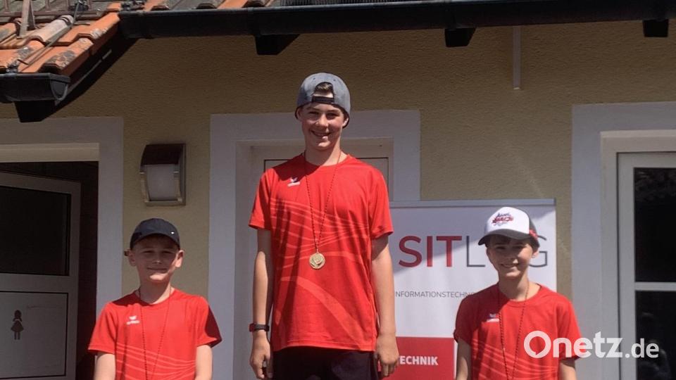 Die Siegerehrung im Diskuswurf der Altersklasse U14. Bild: Dominik Klüter