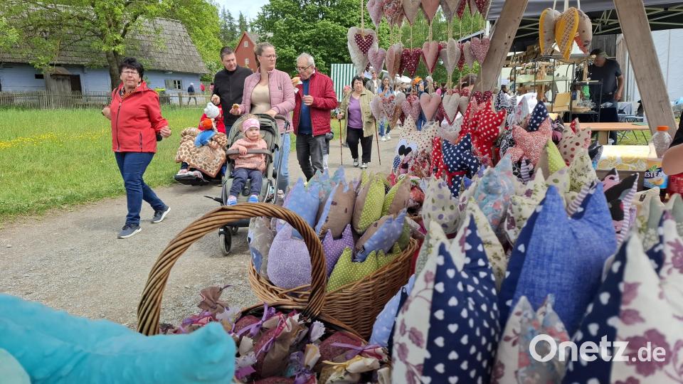 Deko-Artikel dürfen beim Frühjahrsmarkt nicht fehlen. Bild: jua