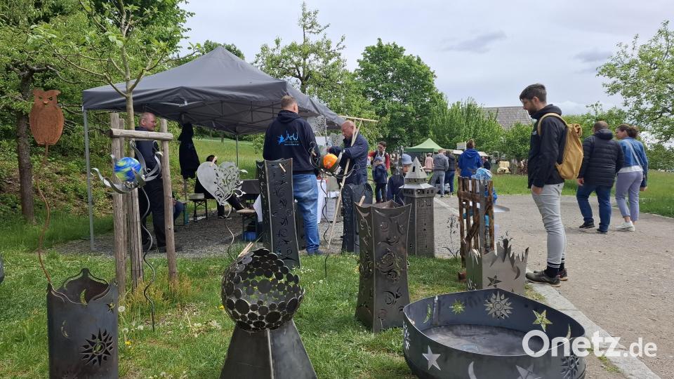 Kunst für den Garten: Auch das gibt es beim Frühjahrsmarkt im Freilandmuseum. Bild: jua
