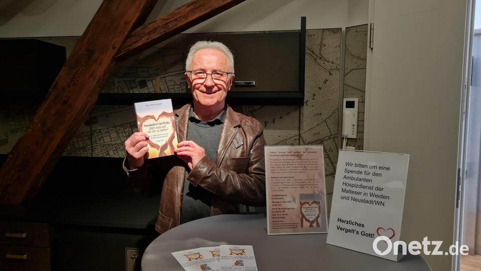Autor Karl Heinz Kristel mit seinem neuen Buch &quot;Annekathrin hat Krebs - Hört nicht auf mit mir zu lachen&quot;. Bild: Petra Danzer