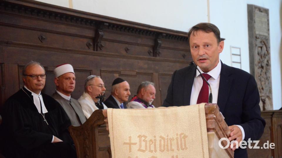 OB Jens Meyer beleuchtete die historischen Ereignisse zum Ende des Zweiten Weltkriegs. Bild: Kunz